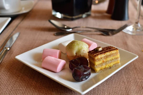 Set Sweets White Plate Table Cafe — Stock Photo, Image