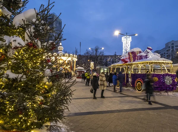 Moskwa Rosja Stycznia 2018 Jarmark Bożonarodzeniowy Zelenograd Wieczorem — Zdjęcie stockowe