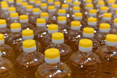 Çok ayçiçek yağı ile plastik şişe