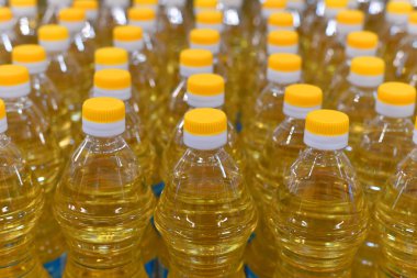 Çok ayçiçek yağı ile plastik şişe