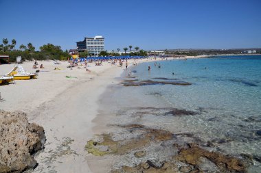 Ayia Napa, Kıbrıs - 1 Kasım. 2018. insanlar kalan Makronissos Beach Resort