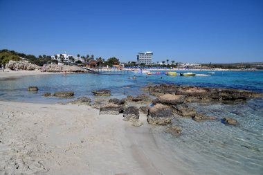 Ayia Napa, Kıbrıs - 1 Kasım. 2018. insanlar kalan Makronissos Beach Resort