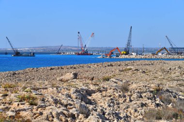 Deniz sahilinde İskele İnşaatı