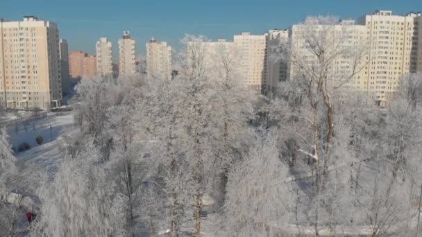 Omhoog te bewegen over winter stad van Moskou, Rusland — Stockvideo