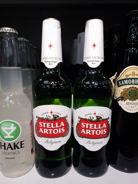 俄罗斯莫斯科-1月21日。2019. stella artois-pyaterochka 商店比利时啤酒 — 图库照片