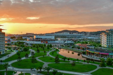Sochi, Rusya Federasyonu - 31 Mayıs. 201 Sochi bölge hotel park adlı bir gün batımı