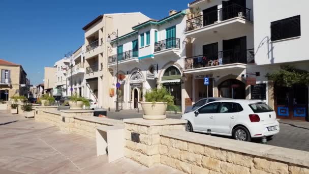 Larnaca, Cypern - 2 November. 2018. fragment gatorna i St. Lazarus nära eponymous templet — Stockvideo