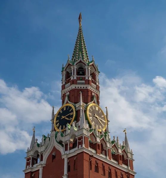 莫斯科克里姆林宫的斯帕斯卡亚塔对抗天空, 俄罗斯 — 图库照片