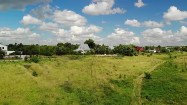 夏の午後、ロシアで美しい農村景観 — ストック動画