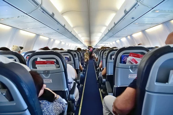 Moscú, Rusia - 29 de mayo. 2018. En el avión Boeing 737 la aerolínea Rossiya — Foto de Stock