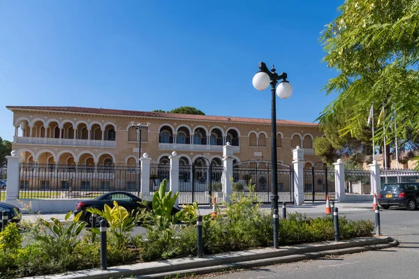Nicosia, Cipro - 2 novembre. 2018. Città Vecchia, monumento arcivescovo Makarios e palazzo arcivescovile — Foto Stock