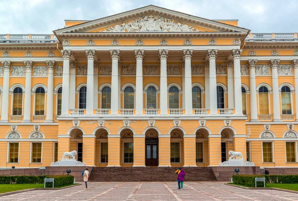 San Petersburgo, Rusia - 2 de junio. 2017. Museo Estatal Ruso — Foto de Stock