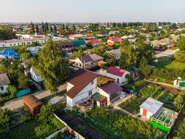 Vista superior de los edificios residenciales de una planta en la ciudad de Gryazi de la región de Lipetsk, Rusia — Foto de Stock