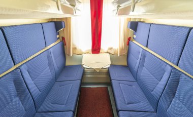 Bir Raussia bir boş uyuyan kompartımanda