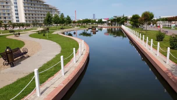 Sochi, Russia - May 31. 2018 Pond in three-star hotel Sochi Park — Stock Video