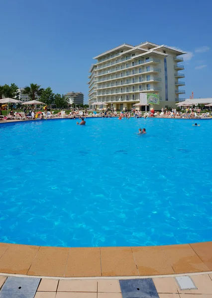 Sotschi, Russland - 31. Mai. 201 Schwimmbad auf dem Territorium des Hotels Sotschi Park — Stockfoto