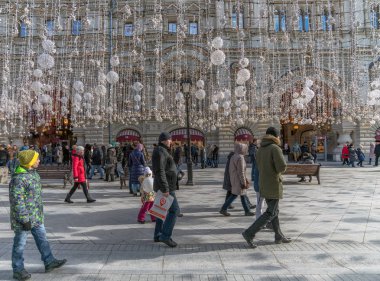 Moskova, Rusya - 9 Mart. 2019. Nikolskaya yaya cadde Moskova Merkezi