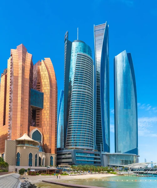 Abu Dhabi, UAE - March 30. 2019. The Grand Hyatt hotel and Etihad Towers — Stock Photo, Image