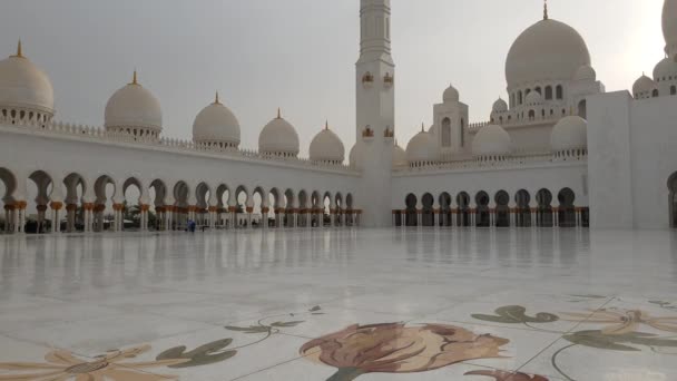 Abu Zabi, Zjednoczone Emiraty Arabskie-31 marca. 2019. Wielki Meczet Szejka Zayd — Wideo stockowe