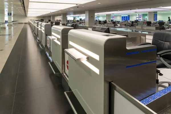 Dubai, Emirados Árabes Unidos - 2 de abril. 2019. Área de check-in vazia no aeroporto DXB — Fotografia de Stock