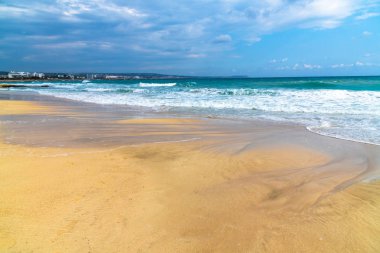 Kıbrıs adasında güzel kumlu plaj