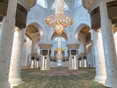 Abu Dabi, Bae - 2 Nisan. 2019. Şeyh Zayd Ulu Camii İçi