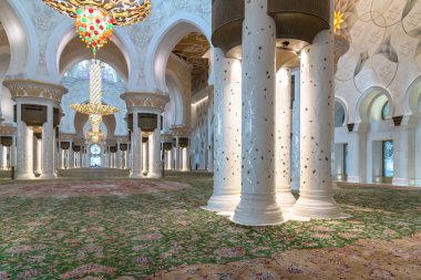 Abu Dabi, Bae - 2 Nisan. 2019. Şeyh Zayd Ulu Camii İçi