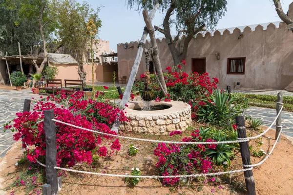 Ancient well in Emirates Heritage village Abu Dhabi, Emirados Árabes Unidos — Fotografia de Stock