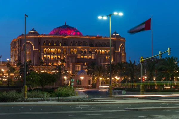 Abu Dhabi, UAE - March 30. 2019. Emirates Palace - luxury hotel surrounded by about 85 hectares of lawn in night — Stock Photo, Image
