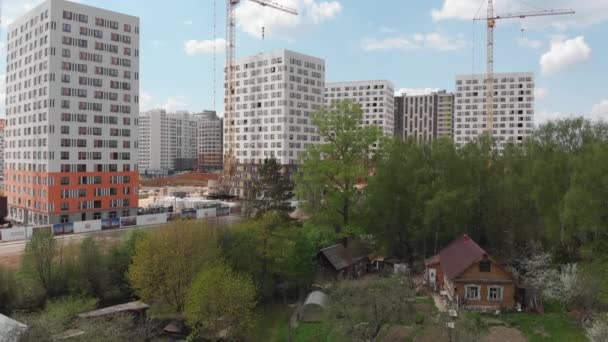 Moskau, russland -7. 2019. wohngebäude gebaut pik ist größte bauunternehmen in russland — Stockvideo