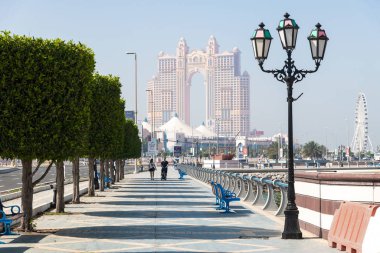 Abu Dabi, Bae - 29 Mart. 2019. Marine Mall'a bakan dolgu