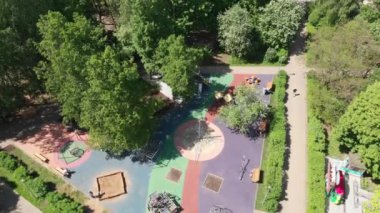 Moskova Severnoye Tushino parkta çocuklar için dinlenme bölgesi, Rusya.