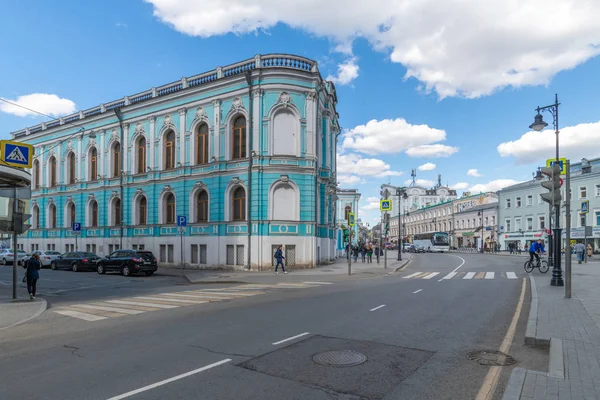 Moskau, russland - mai 4.2019. myasnitskaya - eine alte straße aus dem 17. jahrhundert — Stockfoto