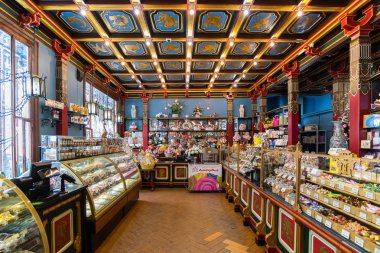 Moskova, Rusya - 4 Mayıs. 2019. Myasnitskaya caddesinde Çay evi içi. Landmark