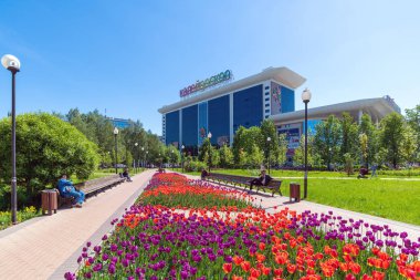 Moskova, Rusya -23 Mayıs. 2019. Kaleydoscope - Shodnenskaya metro istasyonu yakınında alışveriş ve eğlence kompleksi