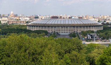 Moskova, Rusya -28.Mayıs 2019. Serçe Tepeleri'nden Luzhniki Grand Sports Arena manzarası