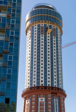 Khimki, Rusya-3 Haziran. 2019. Mayak-bir deniz feneri şeklinde inşaat altında bir konut kompleksi