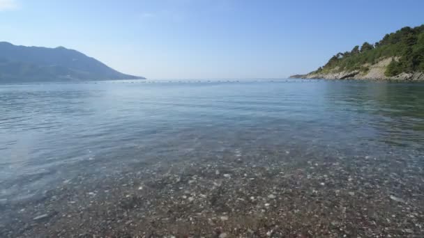 Фрагмент морського узбережжя в Чорногорії — стокове відео