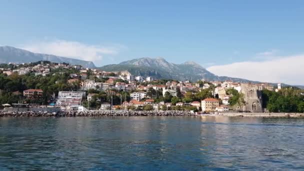 Oude stad Herceg Novi in de baai van Kotor in Montenegro — Stockvideo