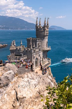 Gaspra, Kırım-7 Temmuz. 2019. Black Sea sahilindeki Cape Ai-Todor ' a kırlangıçlar yuvasının Kalesi
