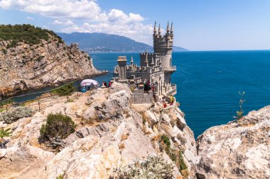 Gaspra, Kırım-7 Temmuz. 2019. Black Sea sahilindeki Cape Ai-Todor ' a kırlangıçlar yuvasının Kalesi