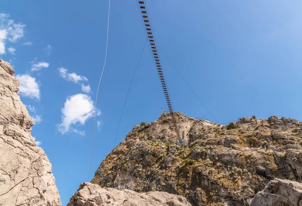 Suspension bridge at Diva rock in Simeiz, Crimea — Stock Photo, Image