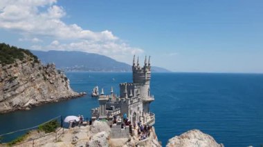 Gaspra, Kırım-7 Temmuz. 2019. Black Sea sahilindeki Cape Ai-Todor ' a kırlangıçlar yuvasının Kalesi
