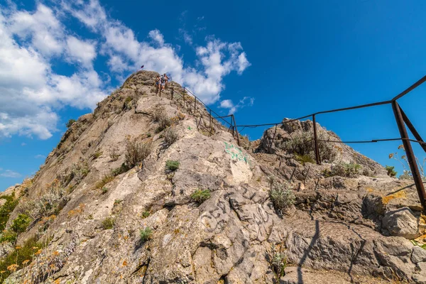 Simeiz, Kırım 'daki ünlü turist diva rock' ı — Stok fotoğraf