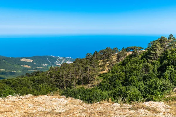 Natural landscape on Mount Ah-Petri in Crimea — Stock Photo, Image