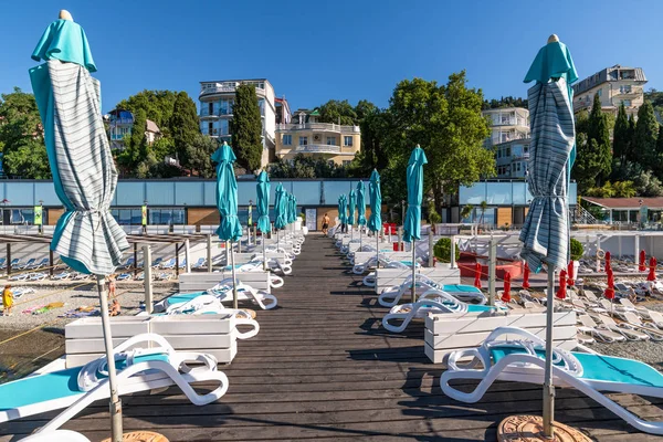 Jalty, Krym-27. 2019 slavné město placené pláže Massandra — Stock fotografie