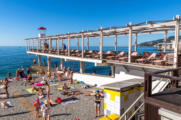 Yalta, Crimée - 27 juin. 2019 La célèbre ville payé Massandra plage — Photo