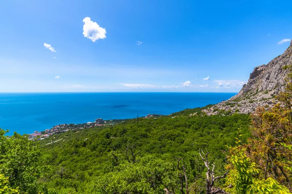 Foros Karadeniz ile manzara. Kırım