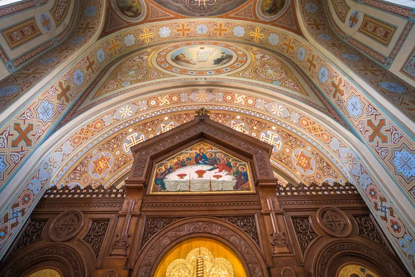 Форос. Крым - 9 июня. 2019 год. Потолок Воскресенской церкви — стоковое фото