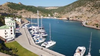 Sivastopol, Kırım - 3 Temmuz. 2019. Yaz aylarında tepeden Balaklava Körfezi